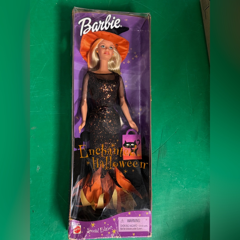 Enchanted Halloween Barbie Doll Special Edition Witch 2000 new box as is